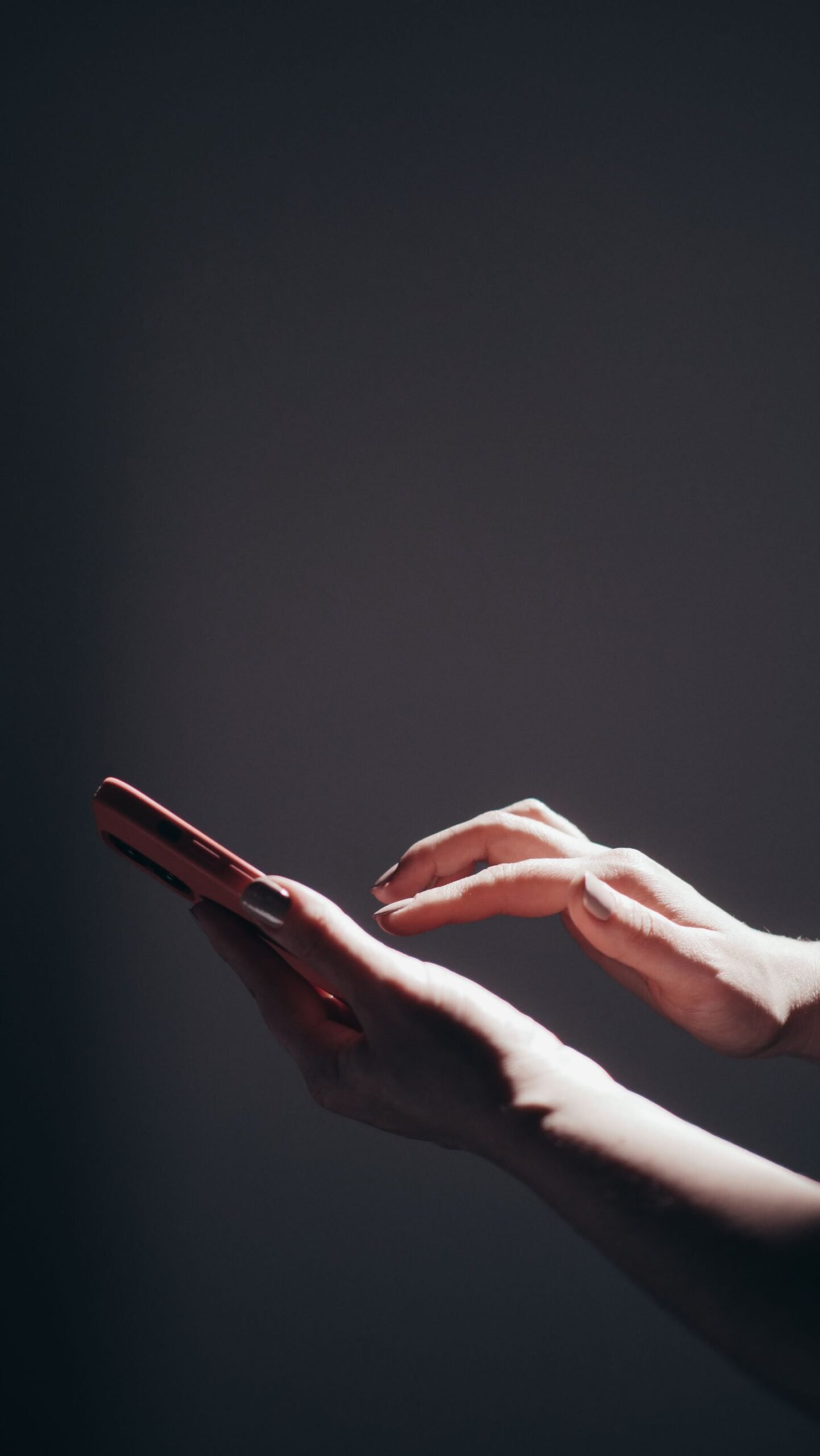 Person quickly responding to a window tint service inquiry on a smartphone in Fort Lauderdale Florida